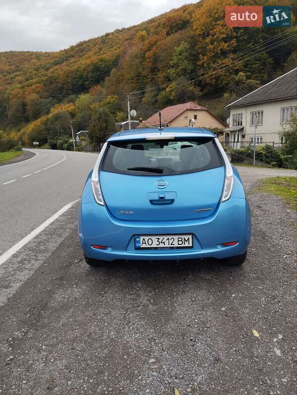 Хэтчбек Nissan Leaf 2014 в 