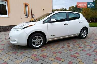 Хэтчбек Nissan Leaf 2013 в 