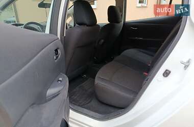 Хэтчбек Nissan Leaf 2013 в 