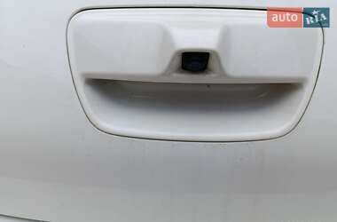 Хэтчбек Nissan Leaf 2013 в 