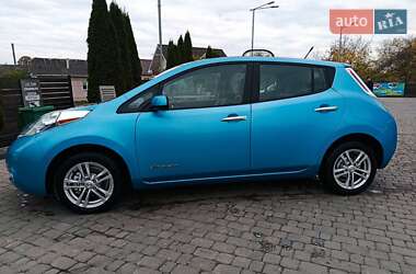 Хэтчбек Nissan Leaf 2013 в 