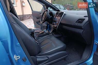 Хэтчбек Nissan Leaf 2013 в 