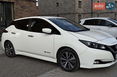 Хэтчбек Nissan Leaf 2019 в 