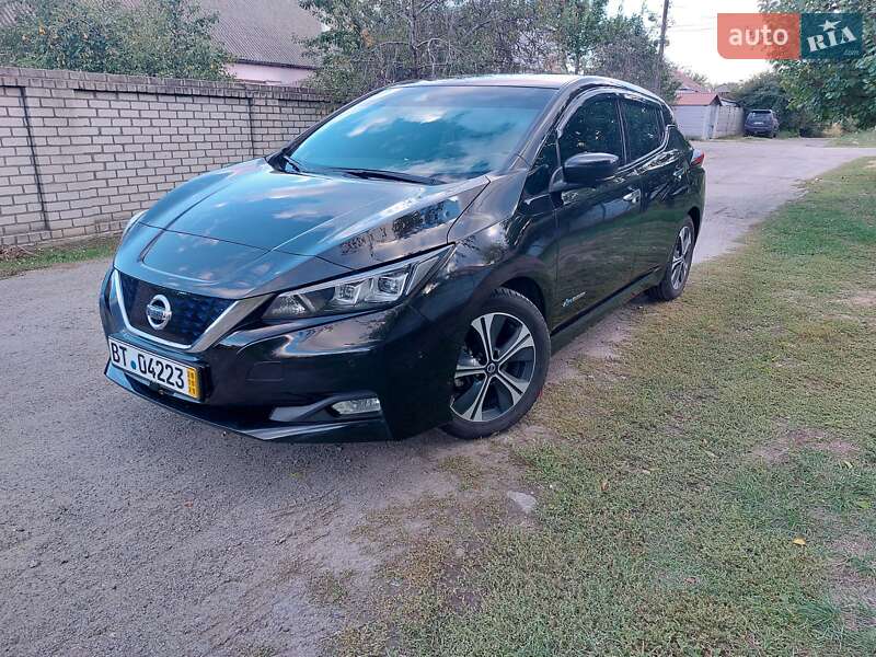 Хэтчбек Nissan Leaf 2018 в Днепре