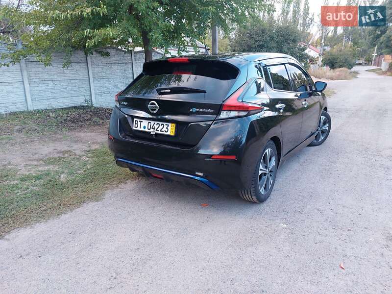 Хэтчбек Nissan Leaf 2018 в Днепре