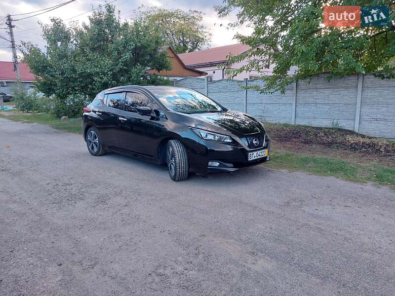 Хэтчбек Nissan Leaf 2018 в Днепре