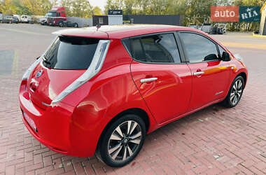 Хэтчбек Nissan Leaf 2016 в 