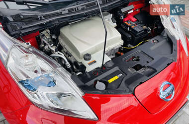 Хэтчбек Nissan Leaf 2016 в 