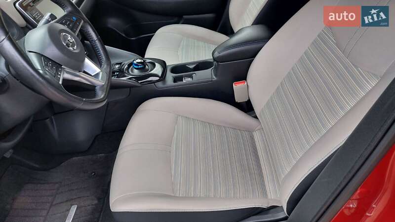 Хэтчбек Nissan Leaf 2018 в Киеве