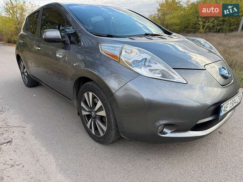 Хетчбек Nissan Leaf 2014 в Дніпрі
