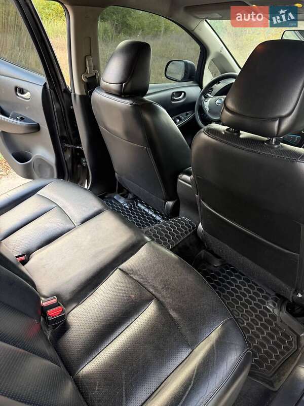 Хетчбек Nissan Leaf 2014 в Дніпрі