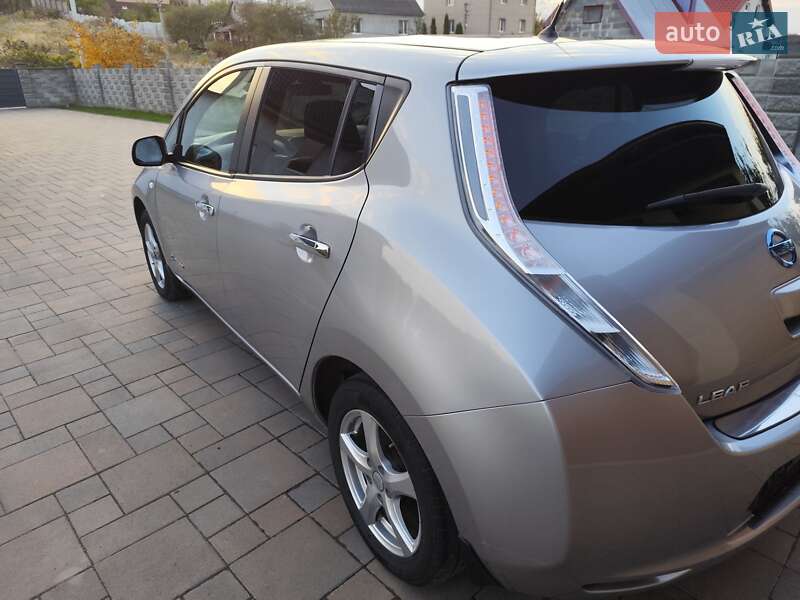 Хэтчбек Nissan Leaf 2016 в Ровно