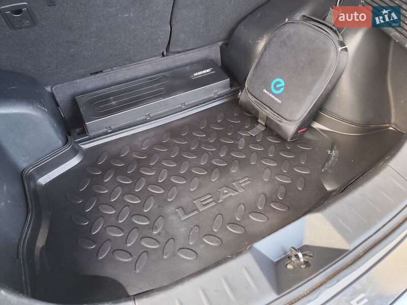 Хэтчбек Nissan Leaf 2016 в Ровно