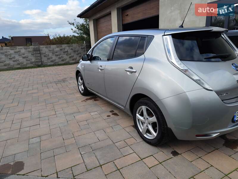 Хэтчбек Nissan Leaf 2016 в Ровно