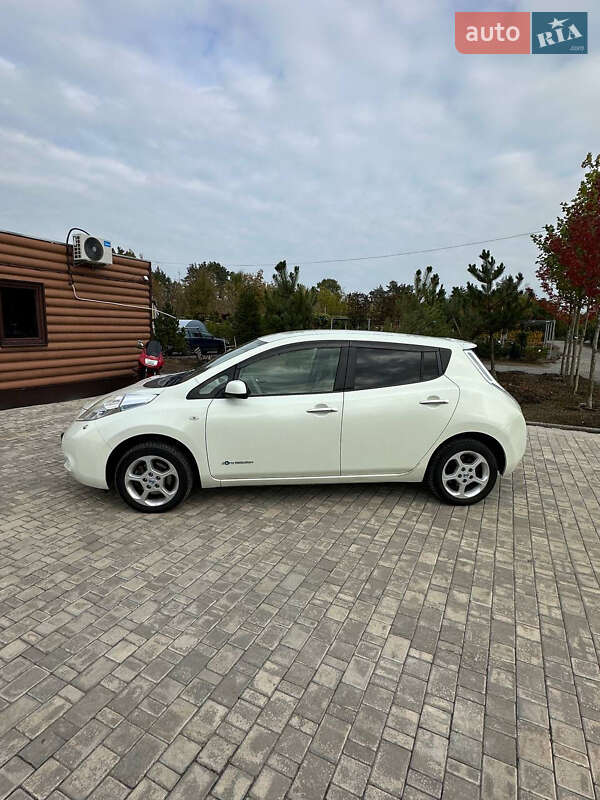 Хетчбек Nissan Leaf 2011 в Білогородці