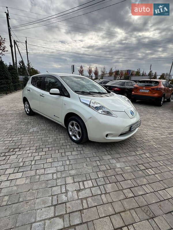 Хетчбек Nissan Leaf 2011 в Білогородці