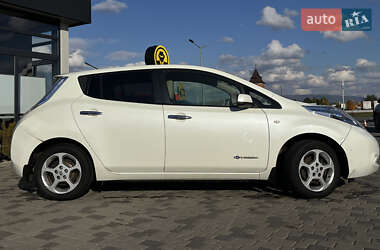 Хэтчбек Nissan Leaf 2012 в 