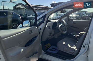 Хэтчбек Nissan Leaf 2012 в 