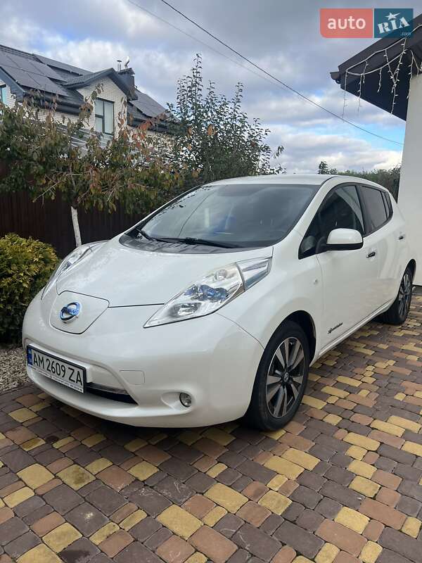 Хэтчбек Nissan Leaf 2015 в Житомире фото Хэтчбек Nissan Leaf 2015 в Житомире