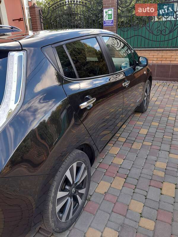Хэтчбек Nissan Leaf 2016 в Новоархангельске