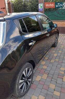 Хэтчбек Nissan Leaf 2016 в 