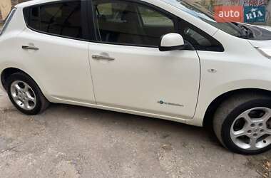 Хетчбек Nissan Leaf 2017 в  фото 10 Хетчбек Nissan Leaf 2017 в