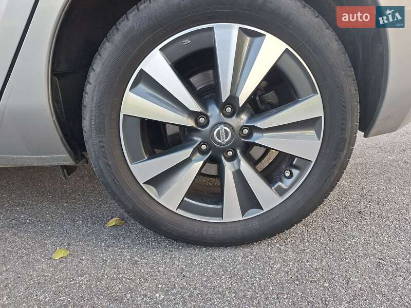 Хэтчбек Nissan Leaf 2016 в Виннице