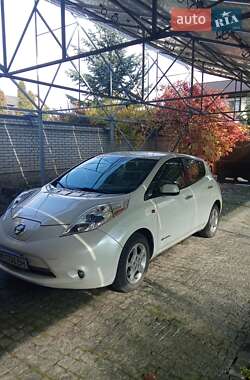 Хэтчбек Nissan Leaf 2014 в 