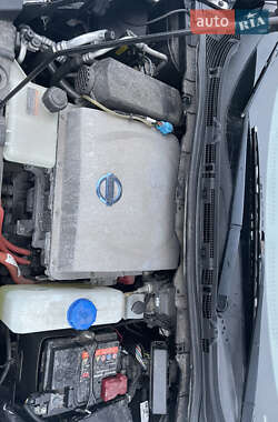 Хэтчбек Nissan Leaf 2014 в 
