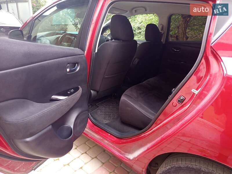 Хэтчбек Nissan Leaf 2015 в Запорожье