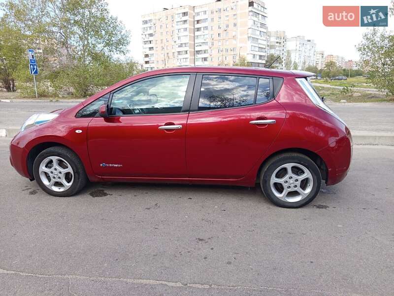 Хэтчбек Nissan Leaf 2015 в Запорожье