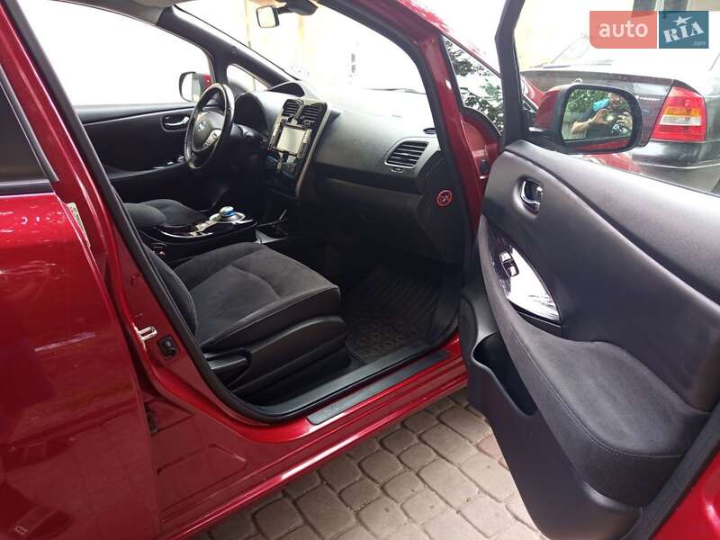 Хэтчбек Nissan Leaf 2015 в Запорожье