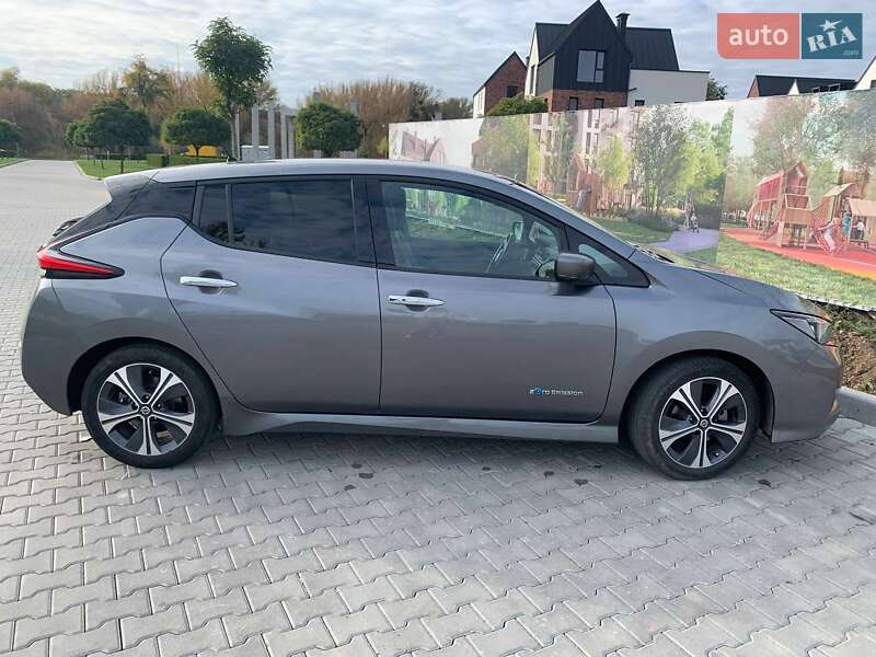 Хэтчбек Nissan Leaf 2018 в Умани