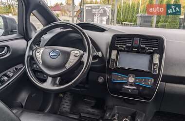 Хэтчбек Nissan Leaf 2013 в 