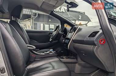 Хэтчбек Nissan Leaf 2013 в 