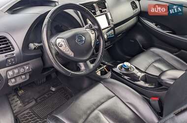 Хэтчбек Nissan Leaf 2013 в 