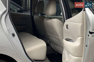 Хэтчбек Nissan Leaf 2011 в 