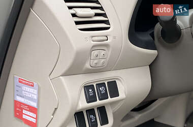 Хэтчбек Nissan Leaf 2011 в 