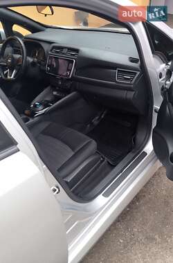 Хэтчбек Nissan Leaf 2021 в 