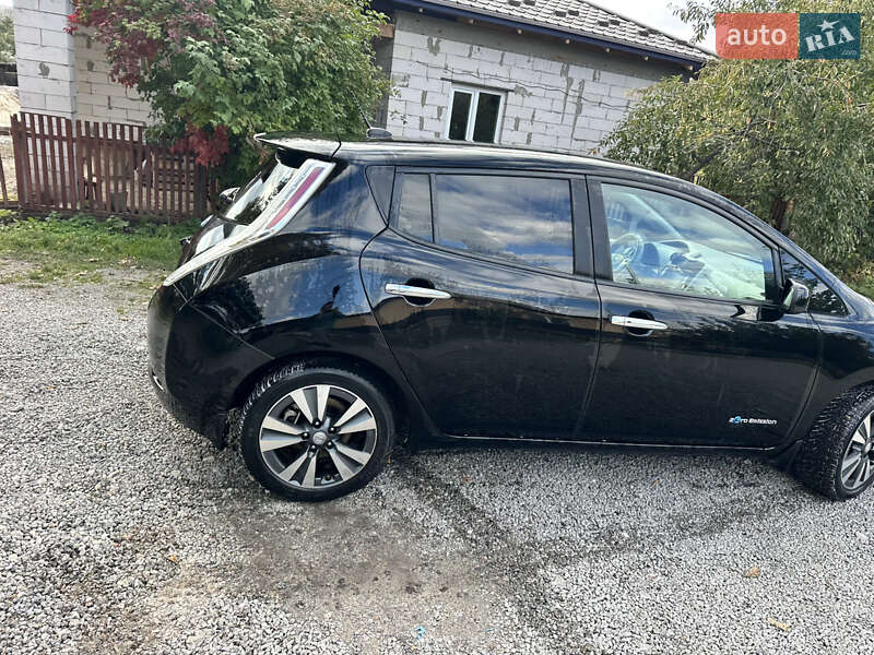 Хетчбек Nissan Leaf 2015 в Умані