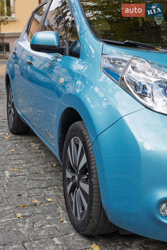 Хетчбек Nissan Leaf 2016 в Чернівцях