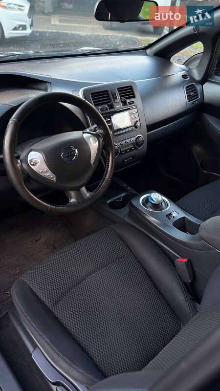 Хетчбек Nissan Leaf 2013 в Миколаєві
