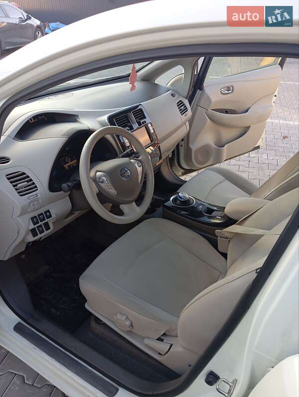 Хэтчбек Nissan Leaf 2012 в Владимире