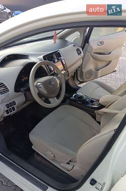 Хетчбек Nissan Leaf 2012 в 