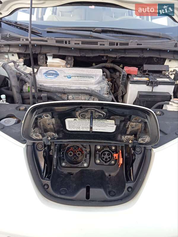 Хэтчбек Nissan Leaf 2012 в Владимире