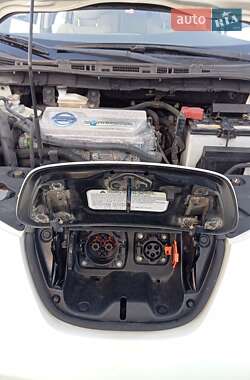 Хетчбек Nissan Leaf 2012 в 