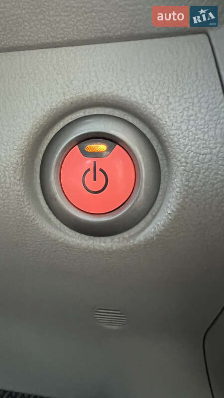 Хэтчбек Nissan Leaf 2011 в Могилев-Подольске