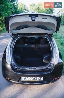Хэтчбек Nissan Leaf 2015 в 