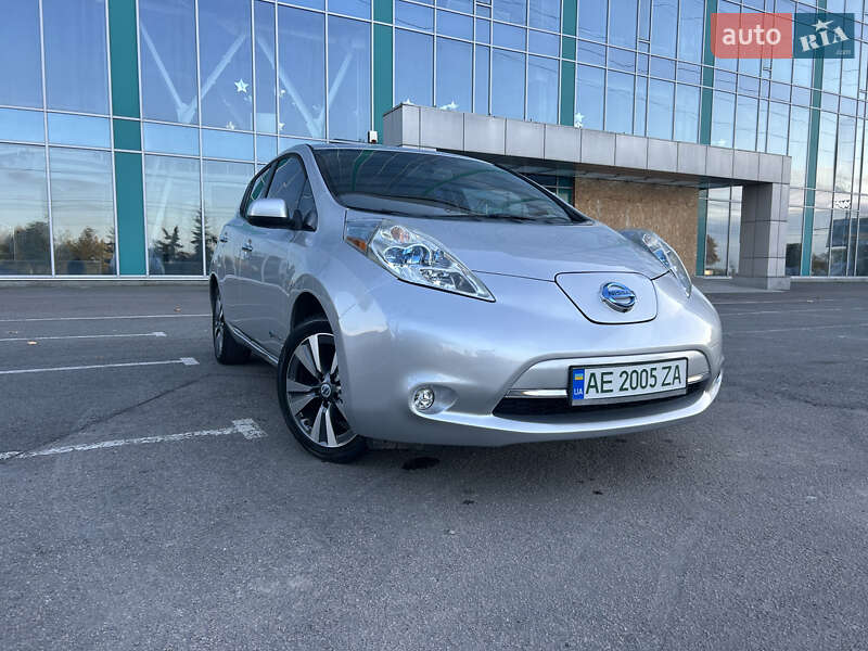 Хэтчбек Nissan Leaf 2013 в Днепре