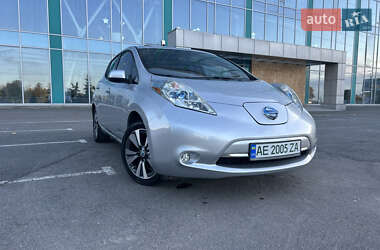 Хэтчбек Nissan Leaf 2013 в 